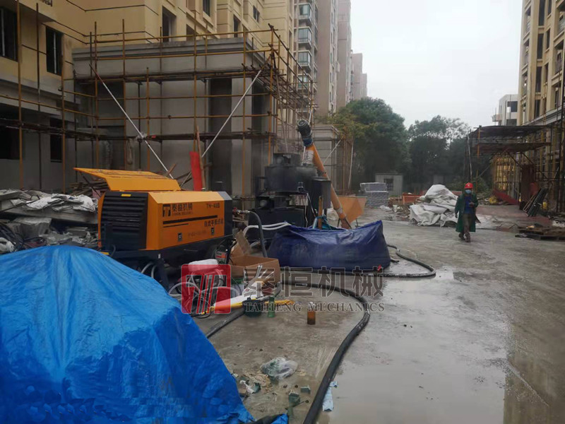 张家港张地2012-B39号住宅自流平施工现场